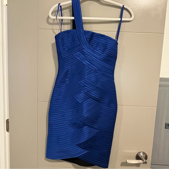 BCBG stunning blue one shoulder mini party dress. Size 2. Ultra flattering! - Picture 2 of 8